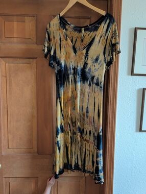 5 For 25 Item! 🦄 Tie-Dye V-Neck Maxi Dress in Mustard and Black